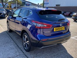 Nissan Qashqai 1.3 Qashqai N-Connecta DiG-T 5dr 8
