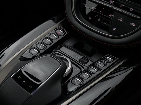 Aston Martin DBX V8 66