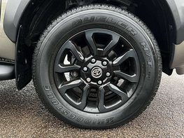 Toyota Hilux 2.8 HI-Luxury Invincible X D-4D 4WD Double Cab Auto 4WD 5dr 15