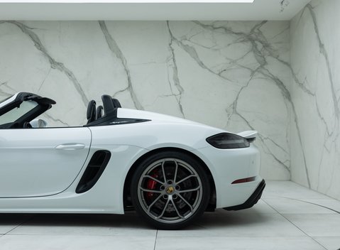 Porsche 718 SPYDER 40