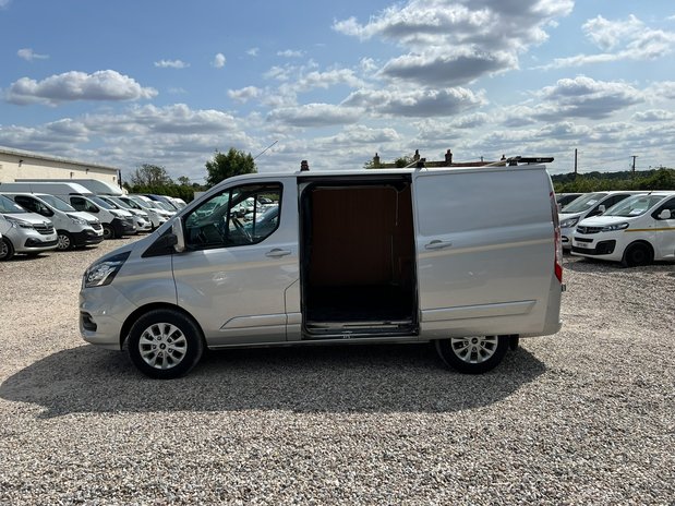 Ford Transit Custom SWB L1H1 Low Roof Limited 300 Air Con Alloys Sensors EURO 6 NO VAT 11