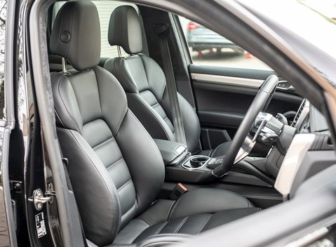 Porsche Cayenne Turbo 12