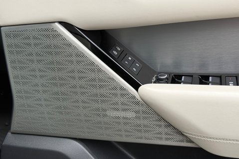 Land Rover Range Rover Velar R-DYNAMIC HSE - ALL BLACK - SLIDING PAN ROOF -2 OWNERS - SERVICE HISTORY 38