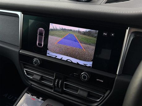 Porsche Macan GTS PDK 73