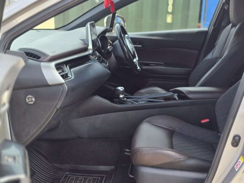 2017 Toyota C-HR thumbnail 24