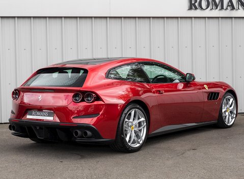 Ferrari GTC4 Lusso T 7
