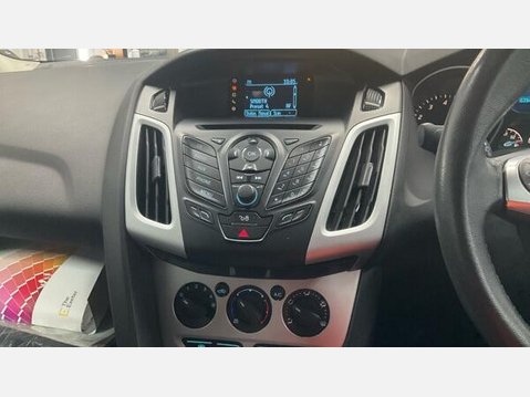 Ford Focus 1.0T EcoBoost Zetec Euro 5 (s/s) 5dr 7