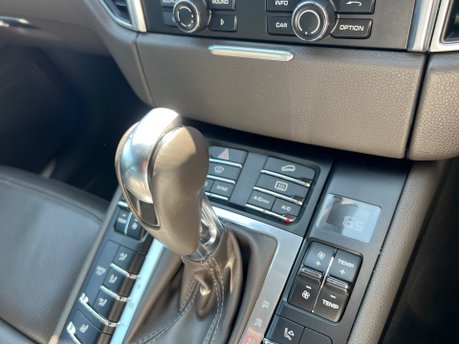 Porsche Macan 3.0 TD V6 S SUV 5dr Diesel PDK 4WD Euro 6 (s/s) (258 ps) 31