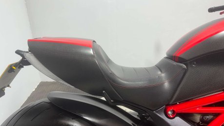 Ducati Diavel 1198 CARBON EDITION 24K 1 OWNER JUST SERVICED MOT APRIL 2027 45