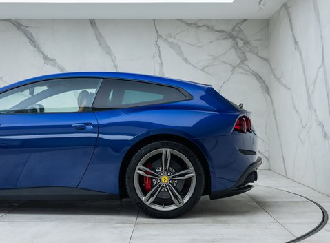 Ferrari GTC4 Lusso V12 37