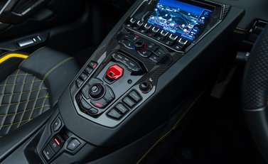 Lamborghini Aventador S LP 740-4 ROADSTER 23