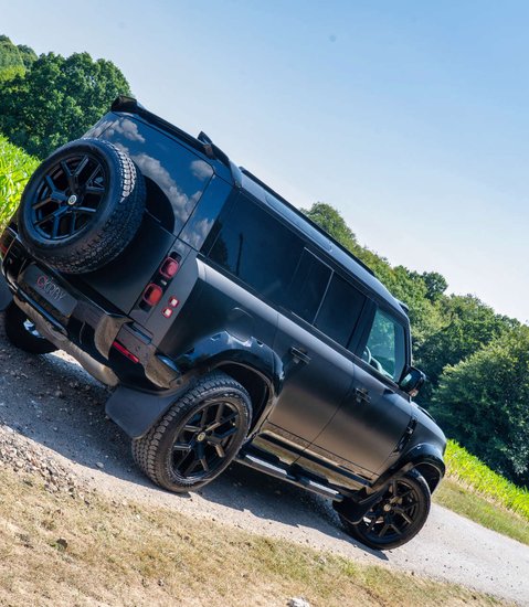 Land Rover Defender D300 HSE HardTop 1