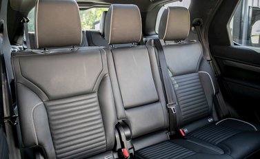 Land Rover Discovery Td6 HSE Luxury 13