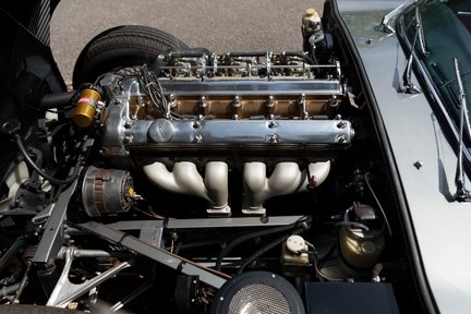 Jaguar E-Type 4.2 Roadster Series 1½ 30