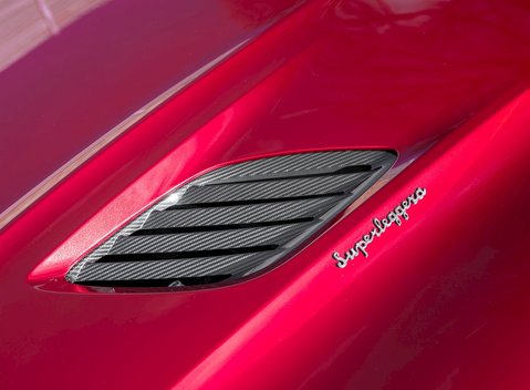 Aston Martin DBS Superleggera 32