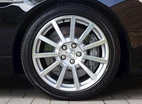 Aston Martin Vanquish S 13