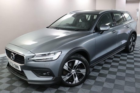 Volvo V60 B4 CROSS COUNTRY AWD MHEV 19