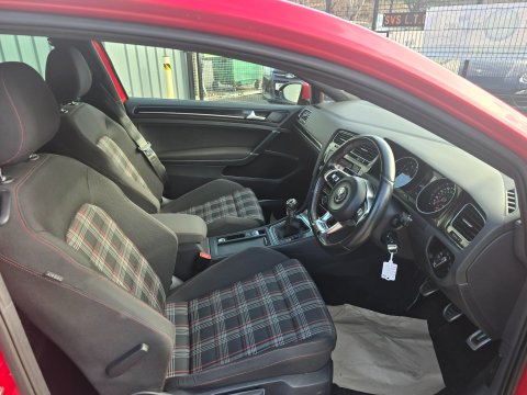 Volkswagen Golf GTI LAUNCH 9