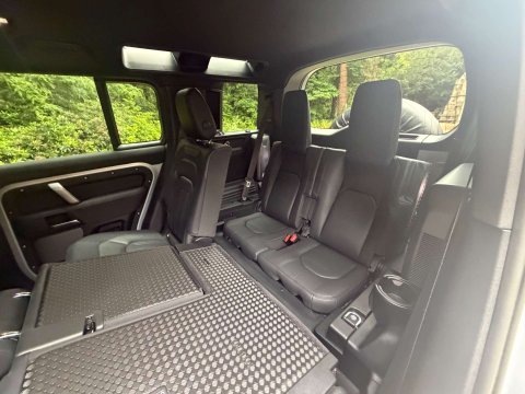 Land Rover Defender 3.0 Defender X-Dynamic S D MHEV Auto 4WD 5dr 31