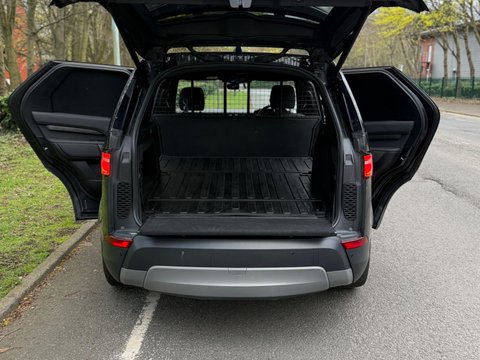 Land Rover Discovery 3.0 SD V6 HSE SUV 5dr Diesel Auto 4WD Euro 6 (s/s) (306 ps) 35