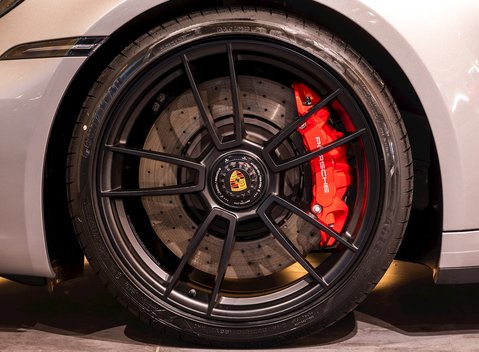 Porsche 911 (992) Carrera GTS 6