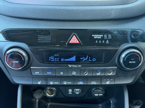 Hyundai TUCSON 2.0 CRDi Premium 5dr AWD Auto 25