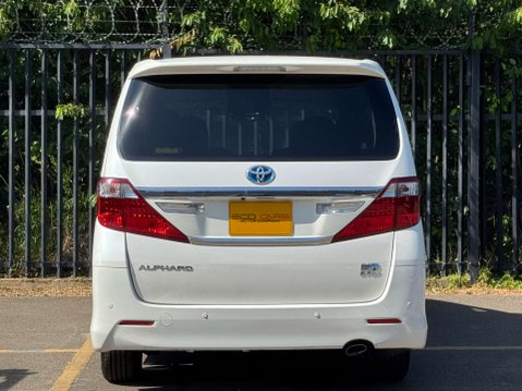 Toyota Alphard Hybrid 6