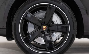 Porsche Macan TURBO PDK 17