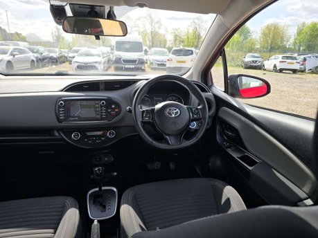 Toyota Yaris 1.5 VVT-h Icon Tech Hatchback 5dr Petrol Hybrid E-CVT Euro 6 (s/s) (100 ps) 18