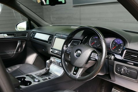Volkswagen Touareg 3.0 Touareg V6 R-Line TDI BlueMotion Technology Auto 4WD 5dr 23
