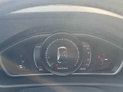 Volvo V40 (Sold) 2.0 T2 Inscription Hatchback 5dr Petrol Manual Euro 6 (s/s) (122 ps) 15