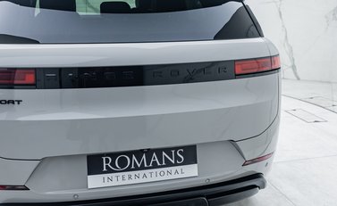 Land Rover Range Rover Sport D300 Dynamic SE 31