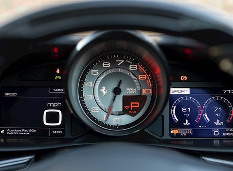 Ferrari GTC4 Lusso 17