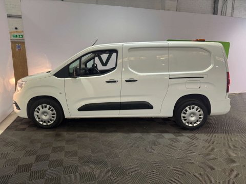 Vauxhall Combo 2300 1.5 SportIVE TD S/S 10