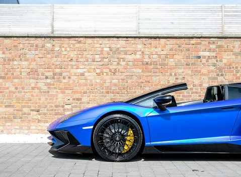 Lamborghini Aventador SV LP750-4 Roadster 29