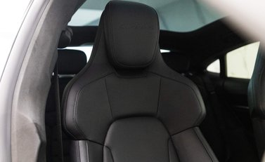 Porsche Taycan TURBO S 93KWH 7