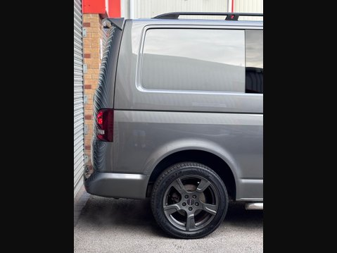 Volkswagen Transporter 2.0 BiTDI T32 Highline Panel Van 4dr Diesel DSG L1 H1 (214 g/km, 178 bhp) 18