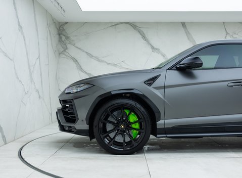 Lamborghini Urus 40