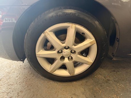 Toyota Prius 1.5 T Spirit CVT 5dr 18