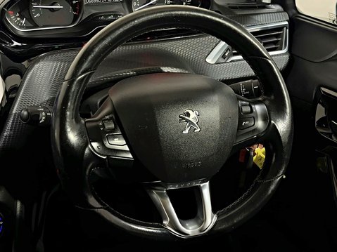 Peugeot 208 ALLURE PURETECH 1.2 14
