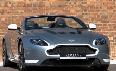 Aston Martin V12 Vantage S Roadster 1