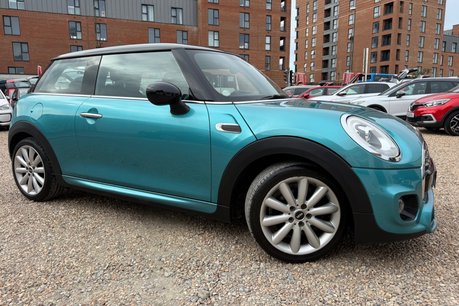 Mini Hatch COOPER 1.5 CHILLI LOOK! JUST 46000 MILES! SERVICE HISTORY! MINI CONNECTED