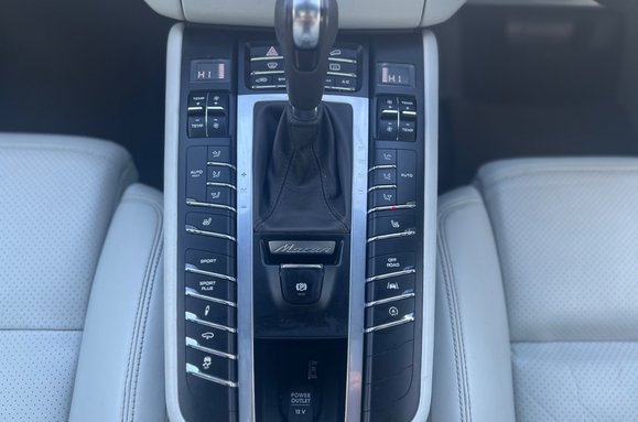 Porsche Macan 3.0 S PDK 4WD AUTO £12000 OF EXTRAS 49