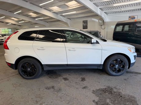 Volvo XC60 2.4 D4 SE Lux AWD Euro 5 (s/s) 5dr 7