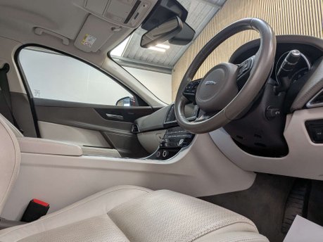 Jaguar XE 2.0 XE Portfolio i Auto 4dr 36