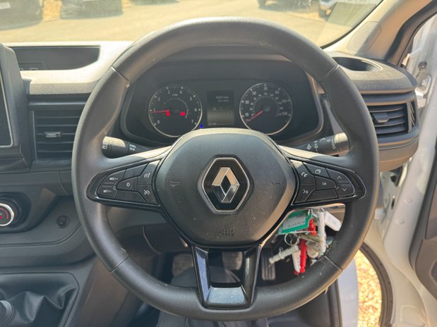 Renault Trafic SWB L1H1 [SOLD MM] Low Roof Business Plus Sl28 Air Con Sensors EURO 6 24