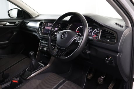 Volkswagen T-Roc DESIGN TSI 5