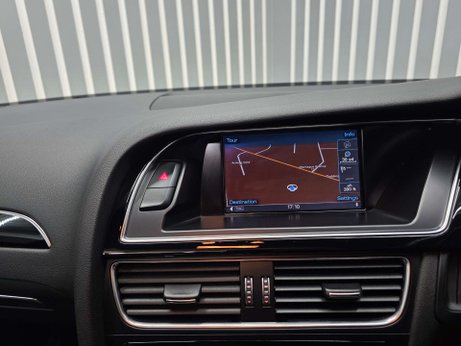 Audi RS4 4.2 FSI V8 Estate 5dr Petrol S Tronic quattro Euro 5 (450 ps) 8