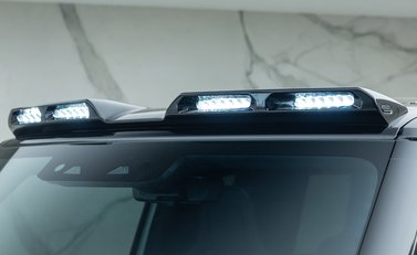 Land Rover Defender 90 V8 P525 URBAN 38