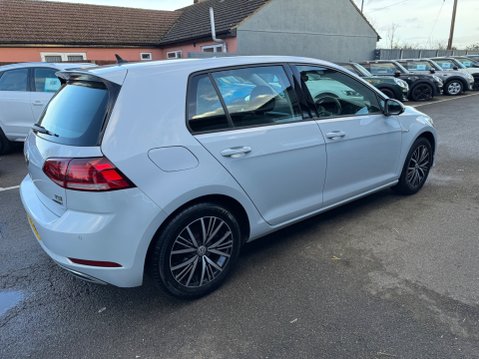 Volkswagen Golf SE NAVIGATION TSI EVO 2